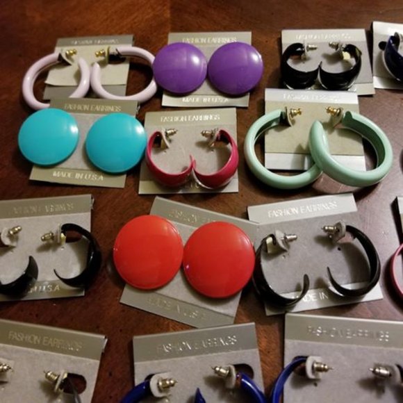 Collection of MJ Carroll 70s Style Earrings - Picture 3 of 8